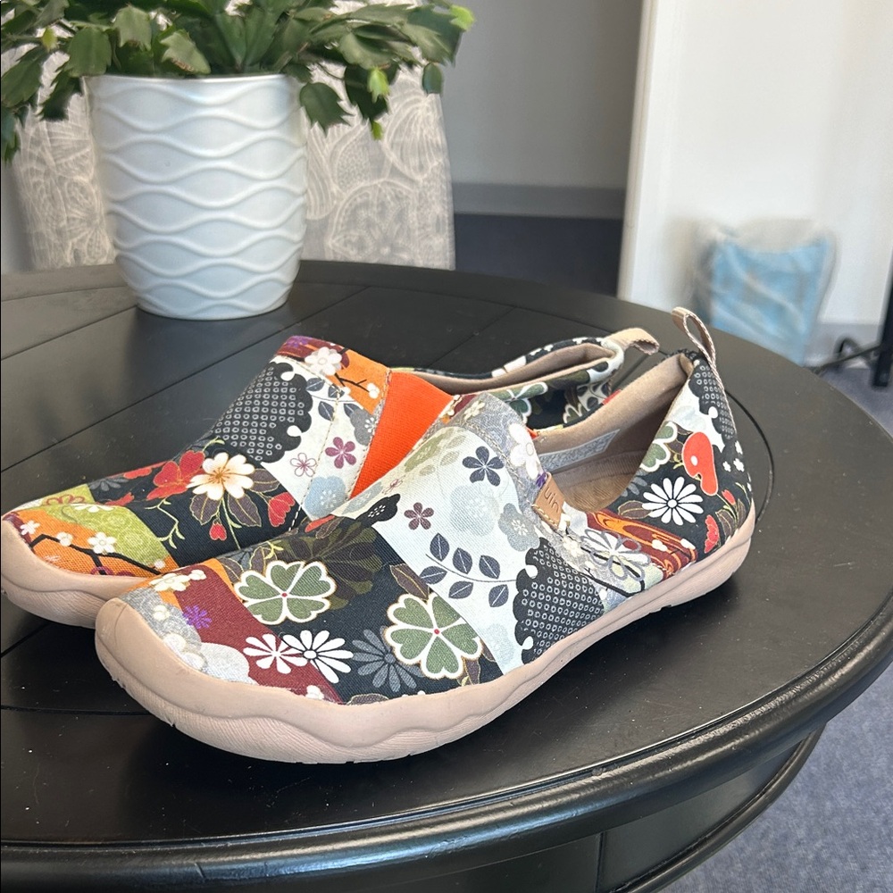 UIN Patchwork Floral Slip-On Mules in Black, Orange, Green, Cream 7.5